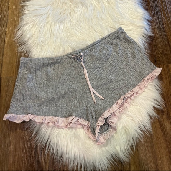 Victoria’s Secret gray and pink sleep shorts pajamas size medium - Picture 1 of 5